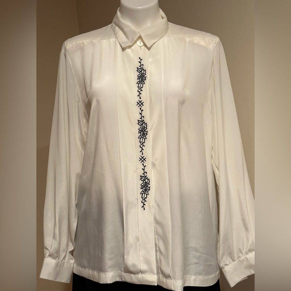 Alfred Dunner Vintage Sheer Pleaded Hidden Buttons Floral Embroidered Sz 18